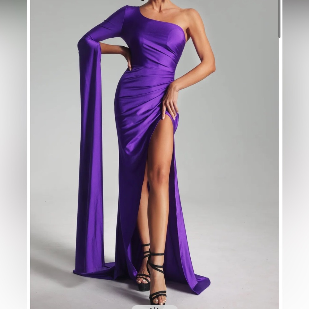 Bella Barnett one shoulder maxi dress size small